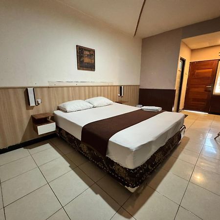 Wisma Madagaskar Palangka Raya Buitenkant foto