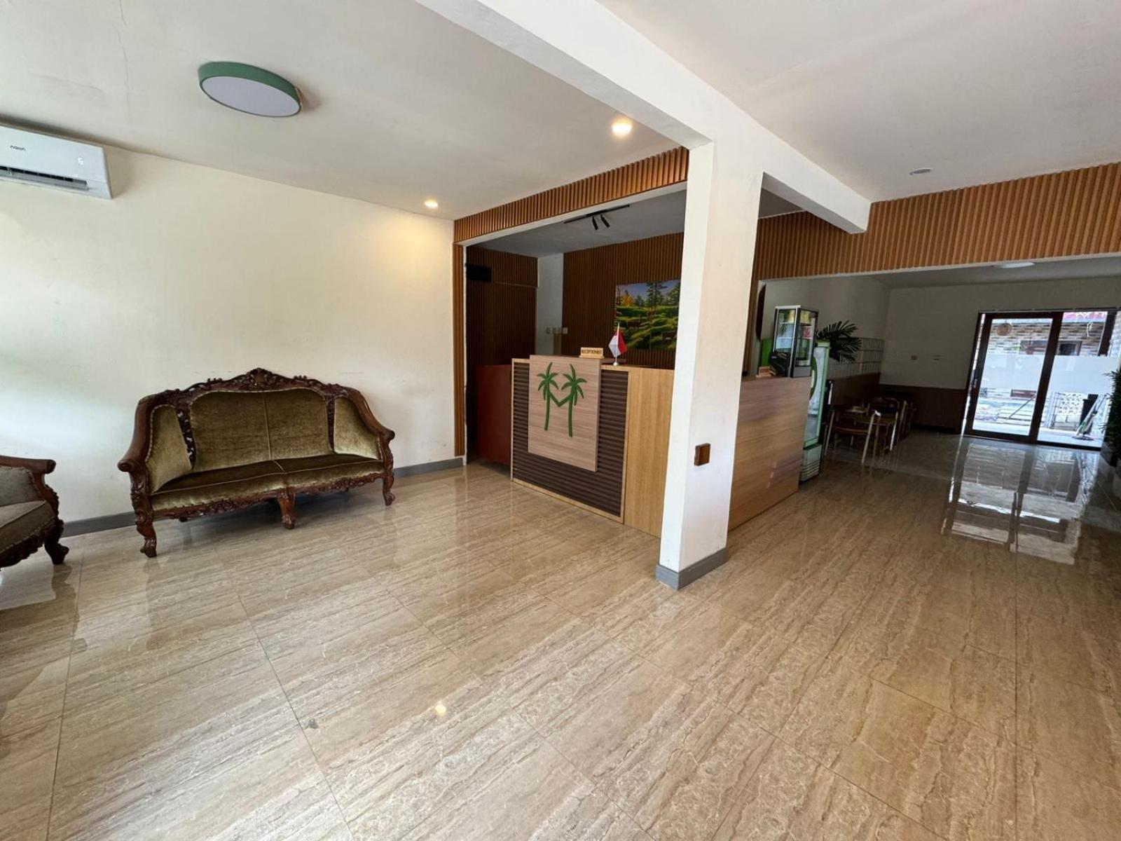 Wisma Madagaskar Palangka Raya Buitenkant foto