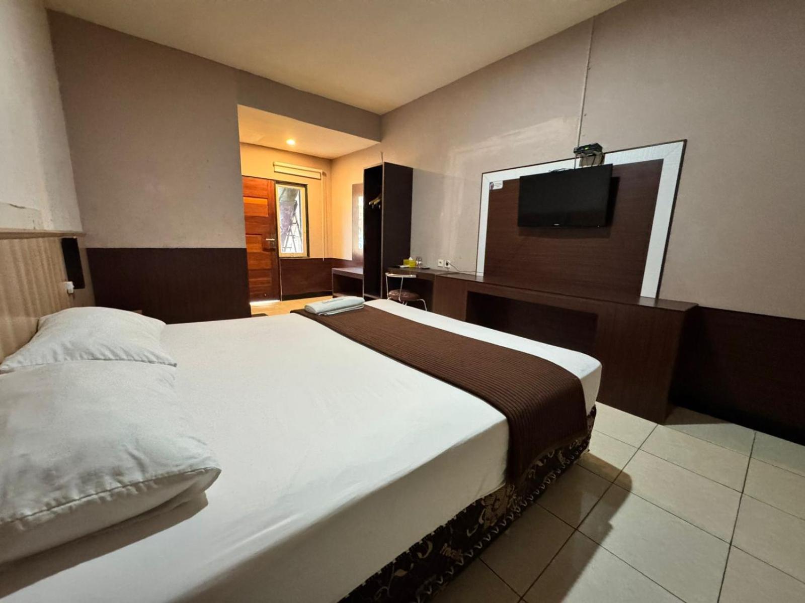 Wisma Madagaskar Palangka Raya Buitenkant foto