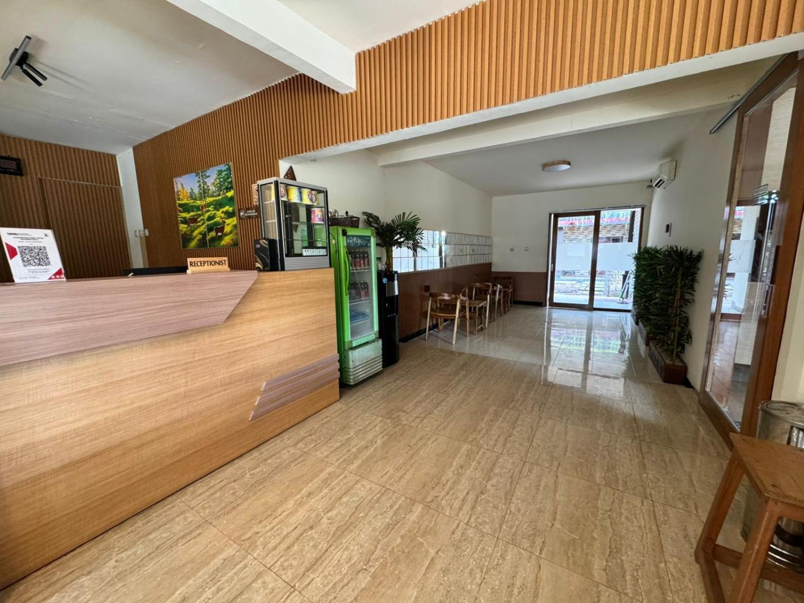 Wisma Madagaskar Palangka Raya Buitenkant foto